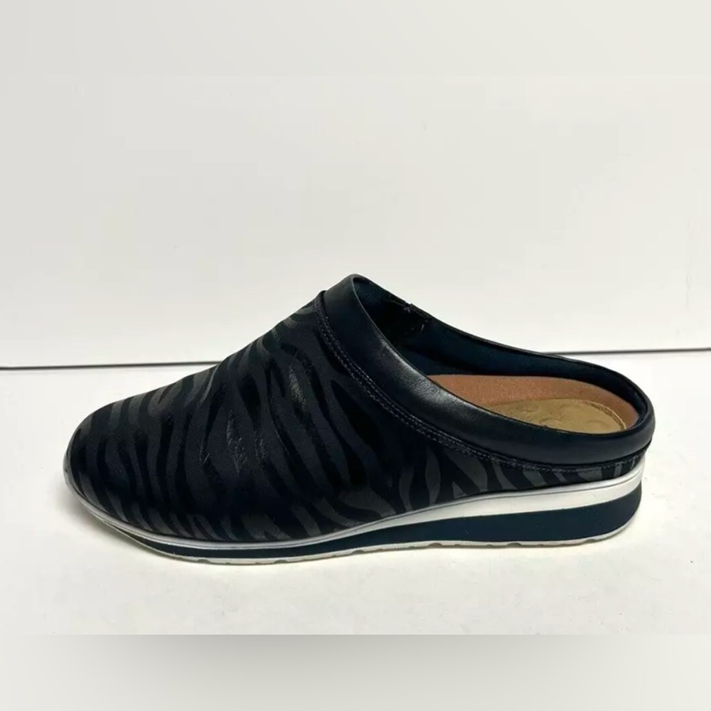 Walking Cradles Womens Dana Clogs Navy Size 7WW